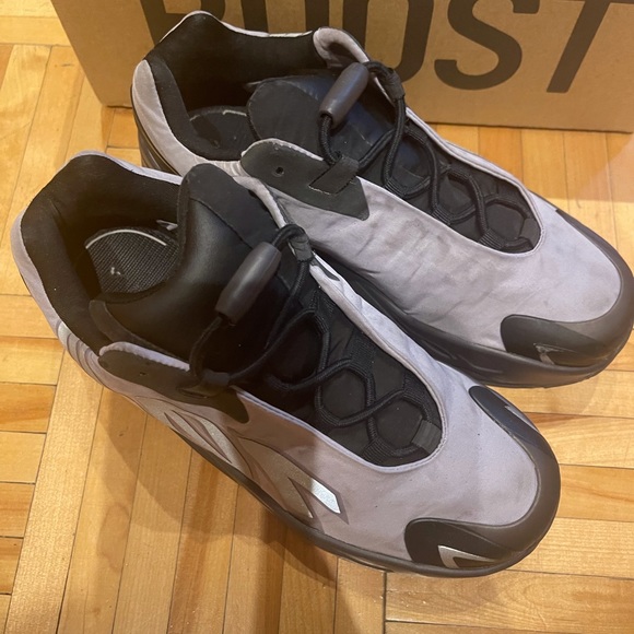 Yeezy  kids Boost 700 MNVN - Picture 3 of 11